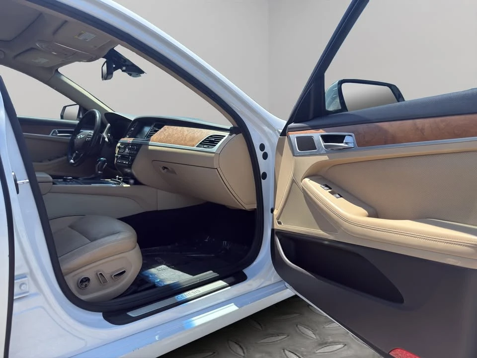 2015 Hyundai Genesis - Image 17 of 20