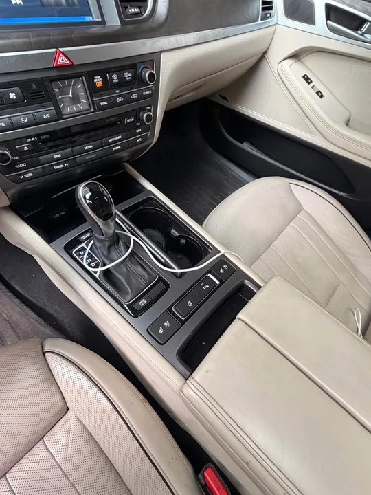 2015 Hyundai Genesis - Image 8 of 14