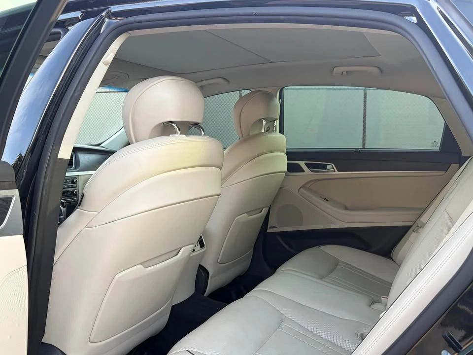 2015 Hyundai Genesis - Image 17 of 18