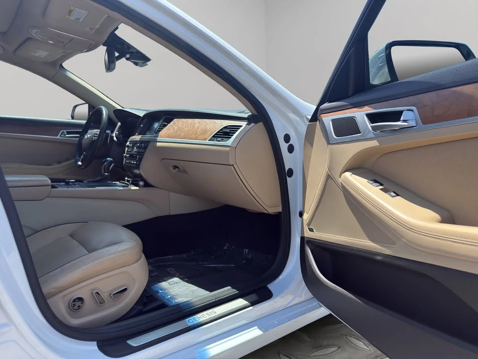 2015 Hyundai Genesis - Image 18 of 20