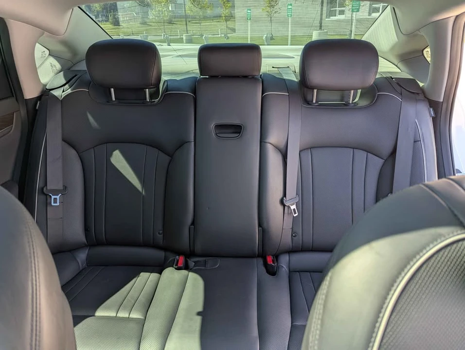 2015 Hyundai Genesis - Image 7 of 12