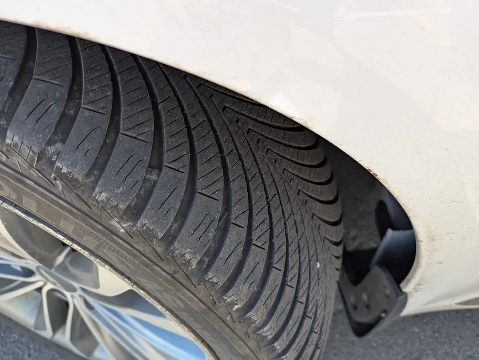 2015 Hyundai Genesis - Image 10 of 12