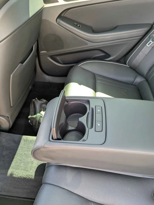 2015 Hyundai Genesis - Image 6 of 12