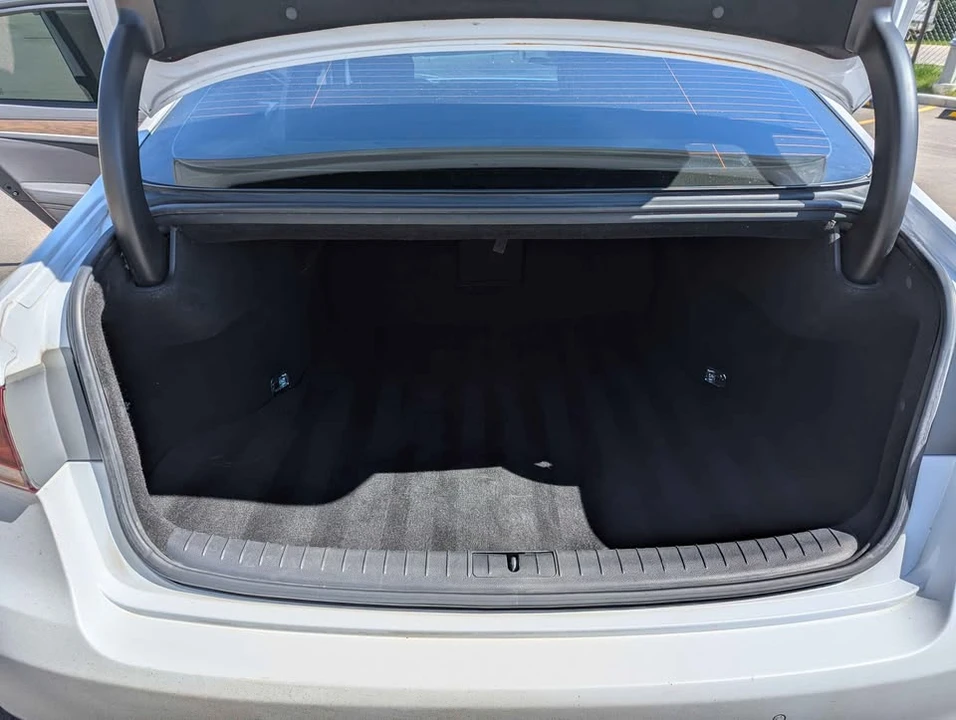 2015 Hyundai Genesis - Image 11 of 12