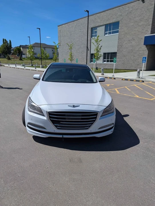 2015 Hyundai Genesis - Image 4 of 12