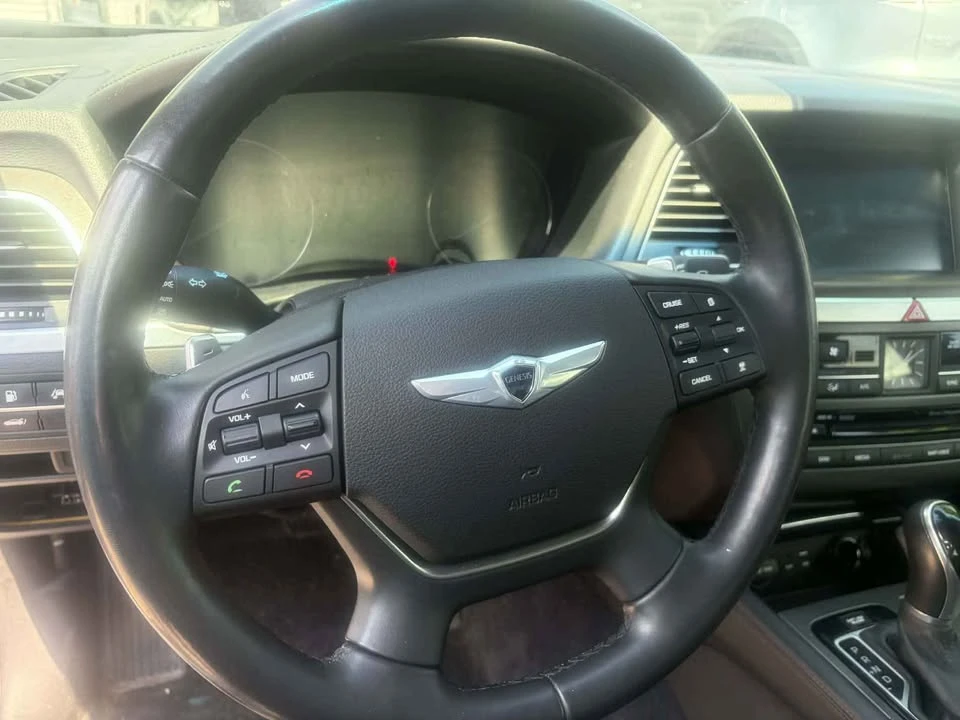 2015 Hyundai Genesis - Image 7 of 12