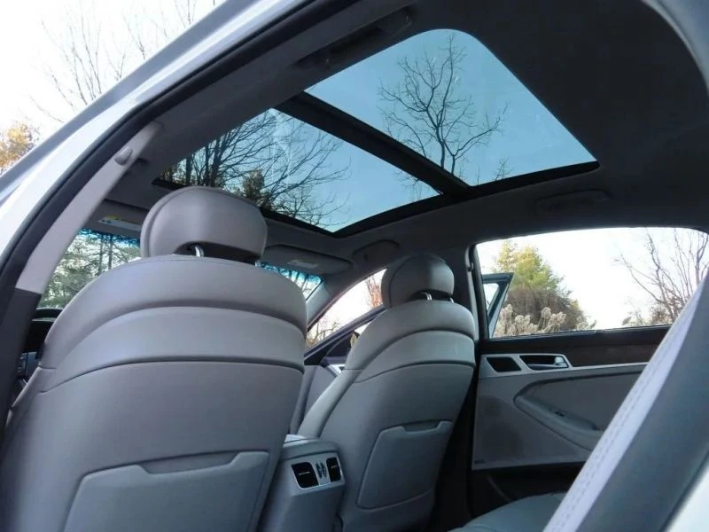 2015 Hyundai Genesis - Image 11 of 12