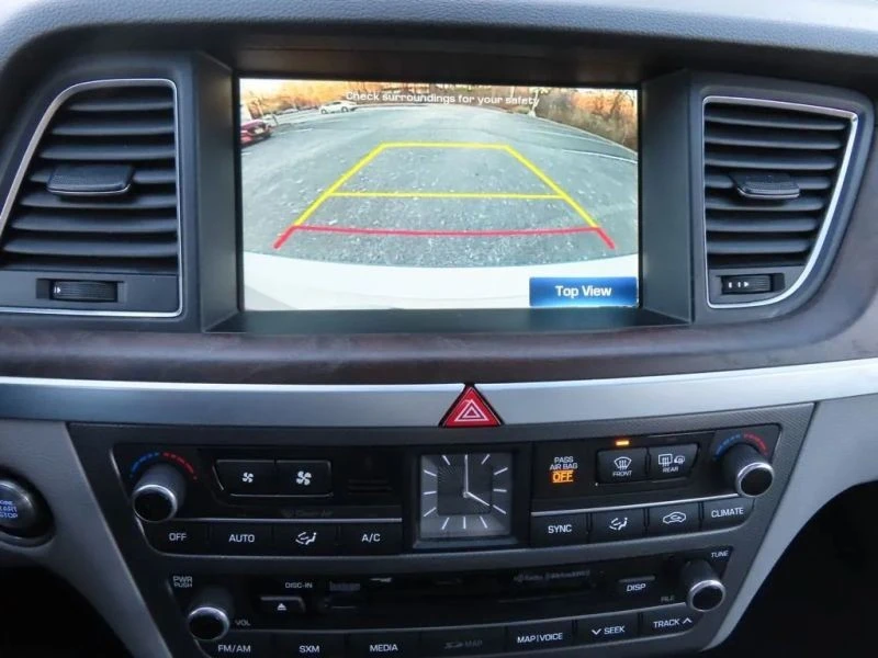 2015 Hyundai Genesis - Image 10 of 12