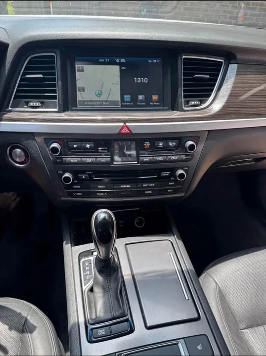 2015 Hyundai Genesis - Image 9 of 10