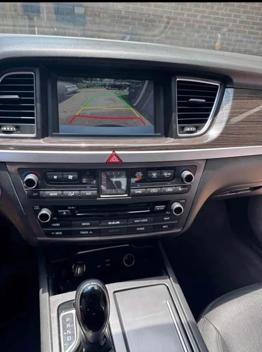 2015 Hyundai Genesis - Image 8 of 10