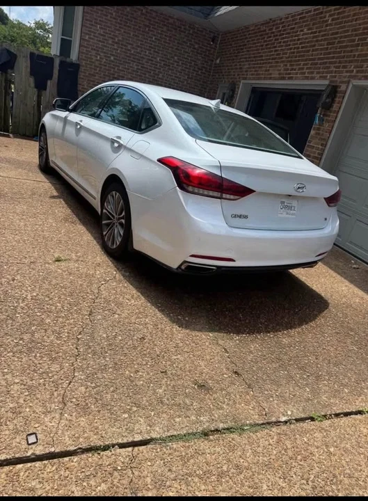 2015 Hyundai Genesis - Image 2 of 10
