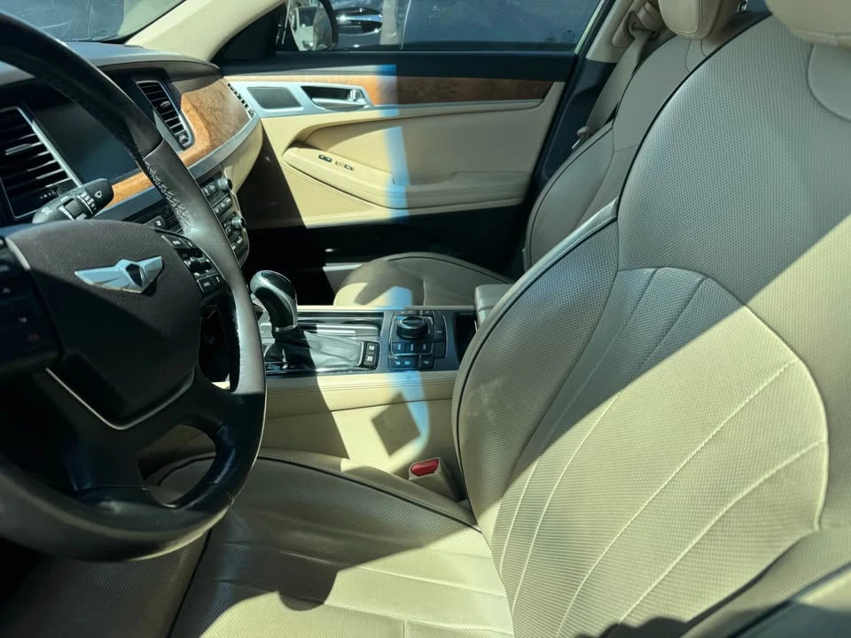 2015 Hyundai Genesis - Image 9 of 10