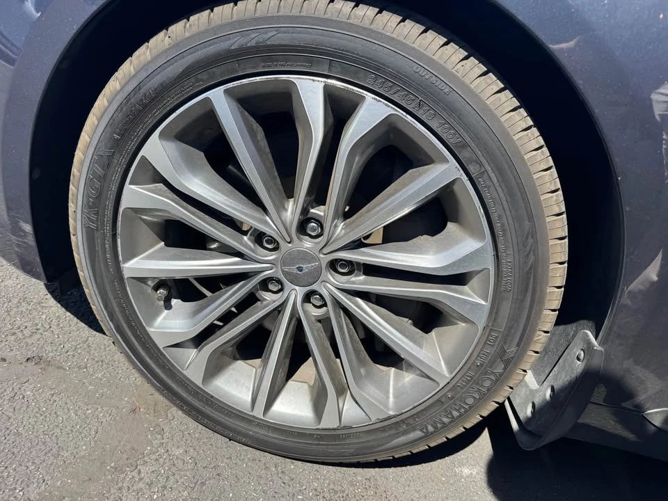 2015 Hyundai Genesis - Image 8 of 10