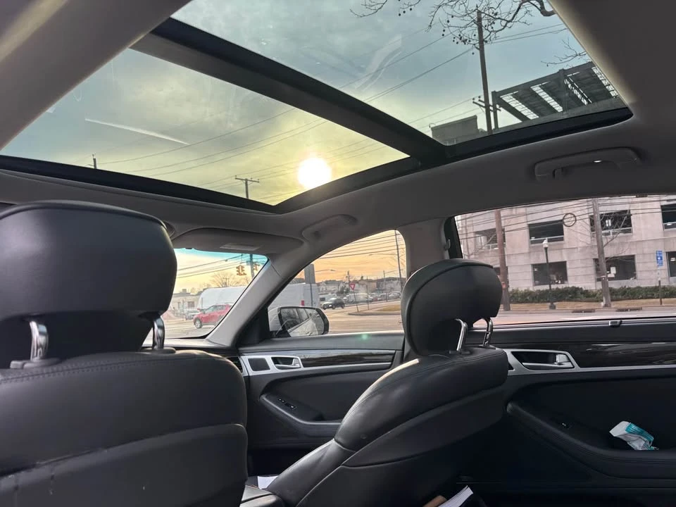 2015 Hyundai Genesis - Image 12 of 13