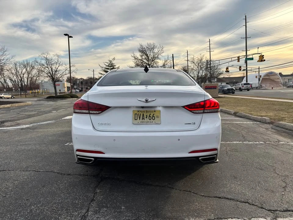2015 Hyundai Genesis - Image 5 of 13