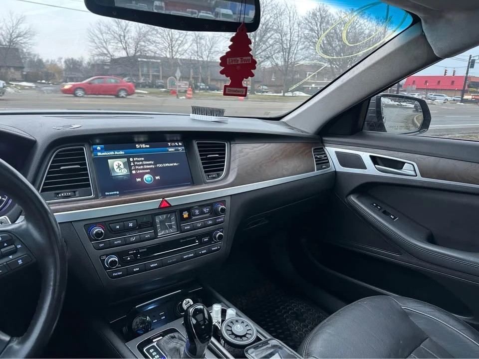 2015 Hyundai Genesis - Image 13 of 19