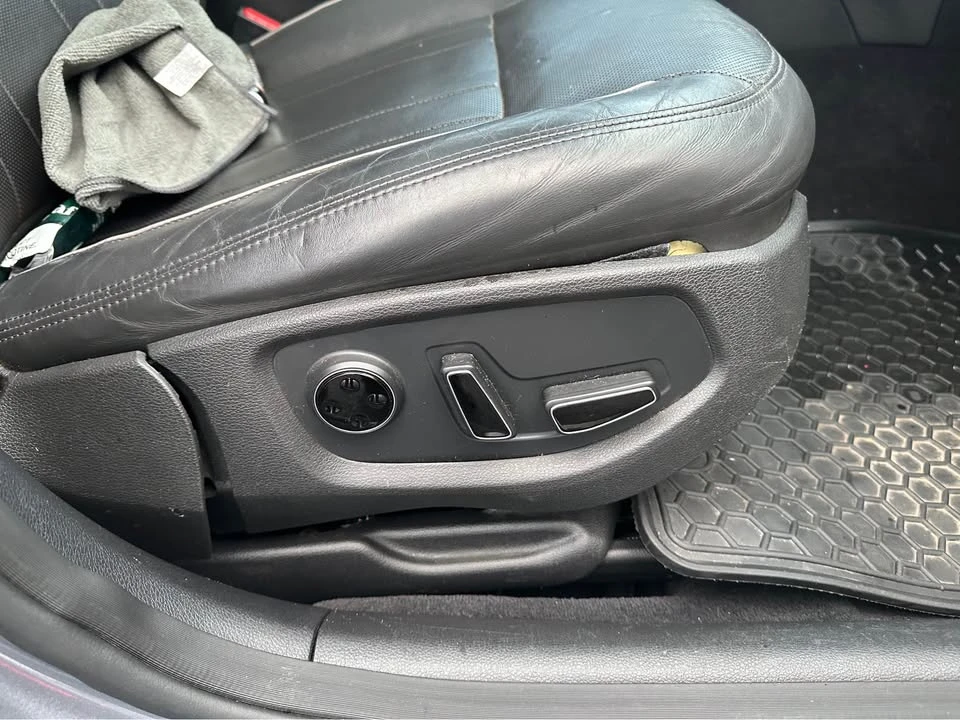 2015 Hyundai Genesis - Image 11 of 19