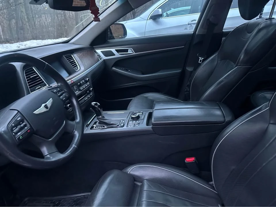 2015 Hyundai Genesis - Image 8 of 19
