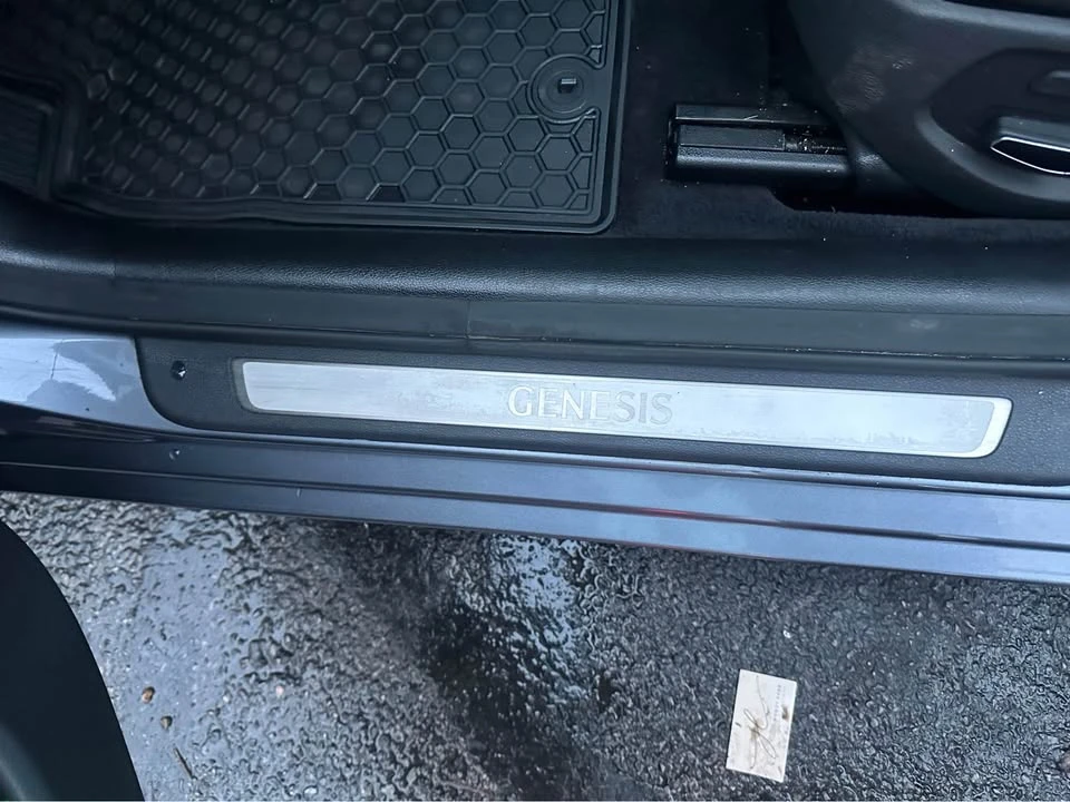 2015 Hyundai Genesis - Image 17 of 19
