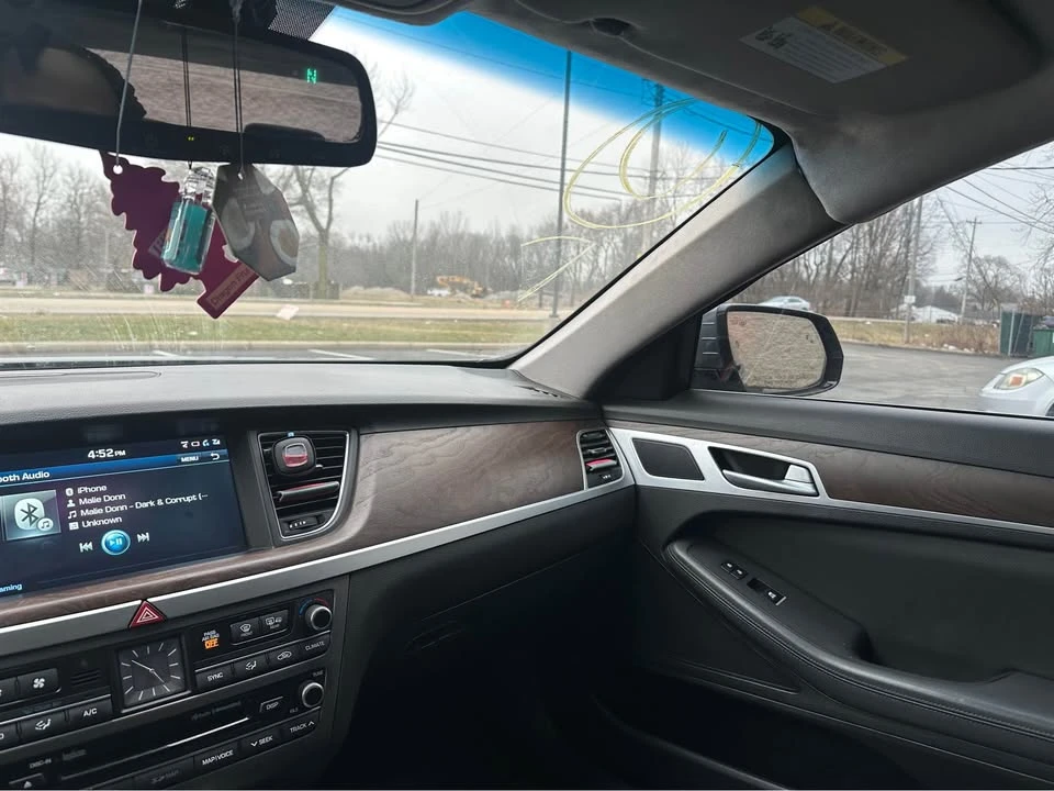 2015 Hyundai Genesis - Image 18 of 21