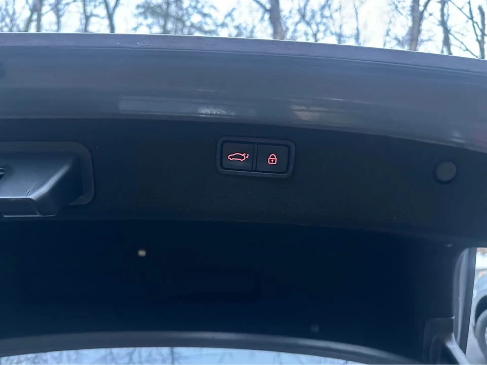 2015 Hyundai Genesis - Image 19 of 21