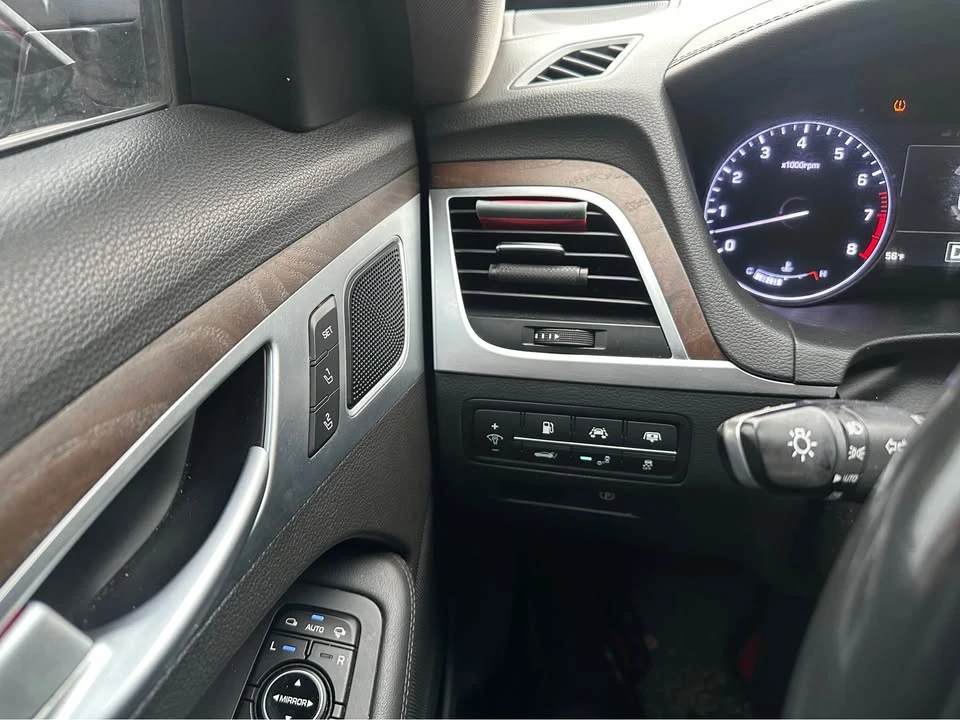 2015 Hyundai Genesis - Image 13 of 21