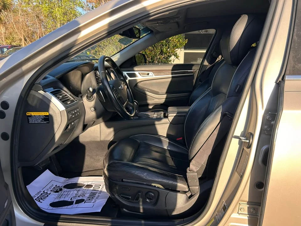 2015 Hyundai Genesis - Image 11 of 20