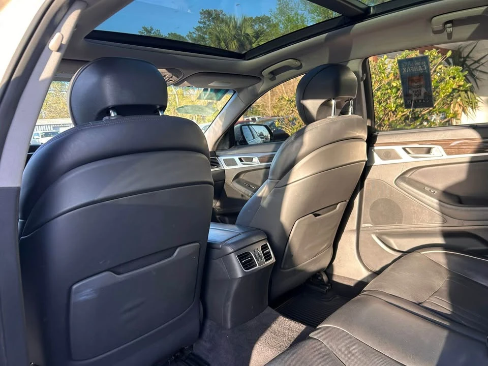 2015 Hyundai Genesis - Image 14 of 20