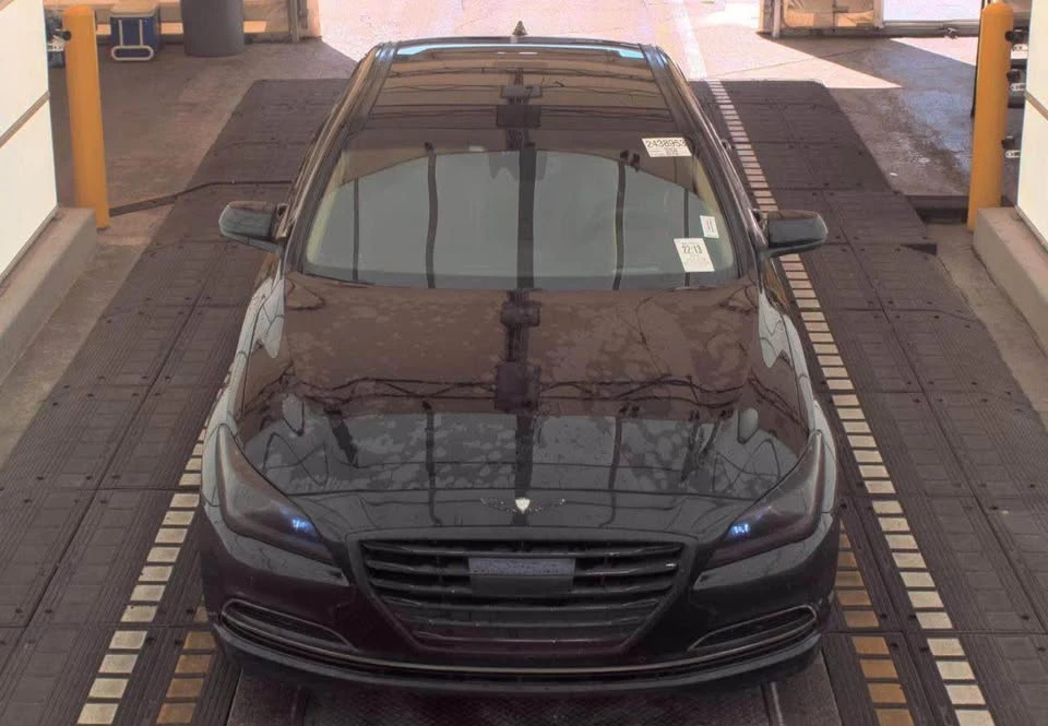 2015 Hyundai Genesis - Image 12 of 13