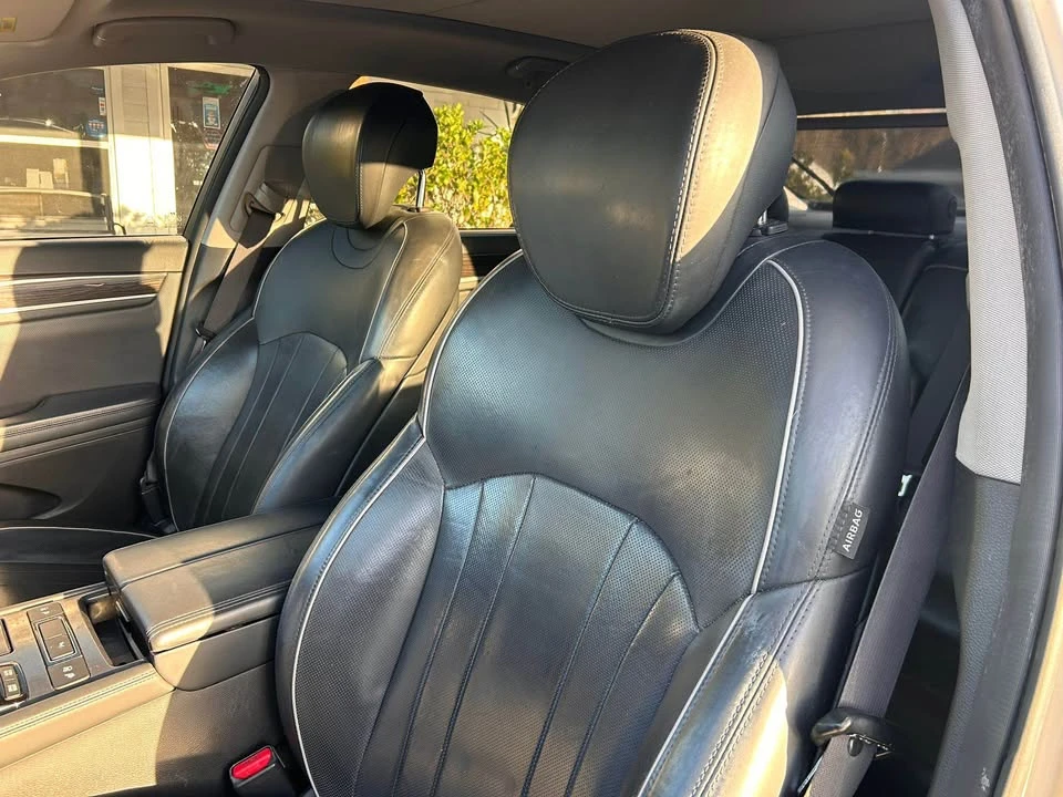 2015 Hyundai Genesis - Image 12 of 20