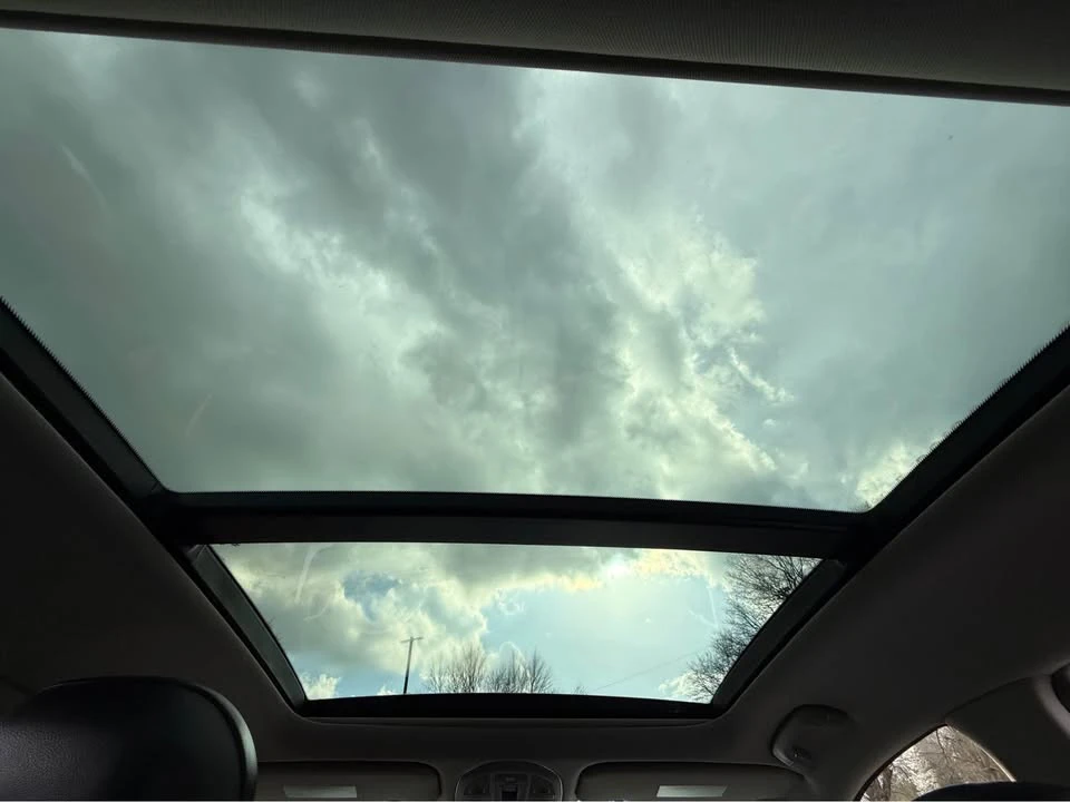 2015 Hyundai Genesis - Image 15 of 20