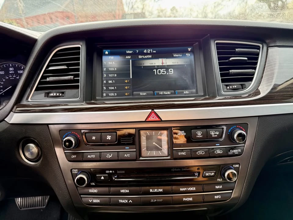 2015 Hyundai Genesis - Image 19 of 20