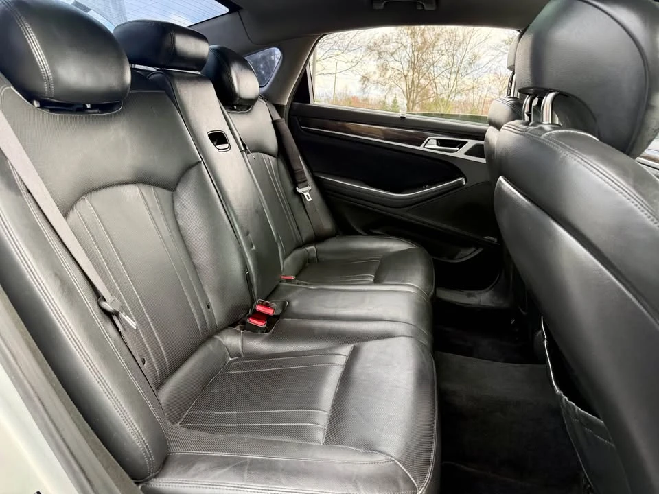 2015 Hyundai Genesis - Image 14 of 20