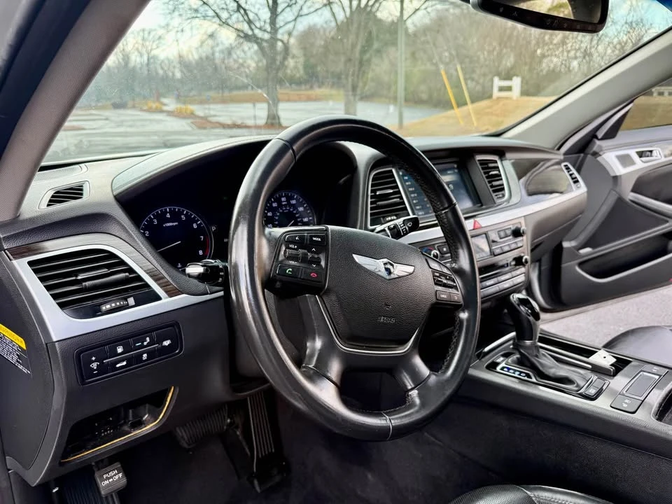 2015 Hyundai Genesis - Image 9 of 20