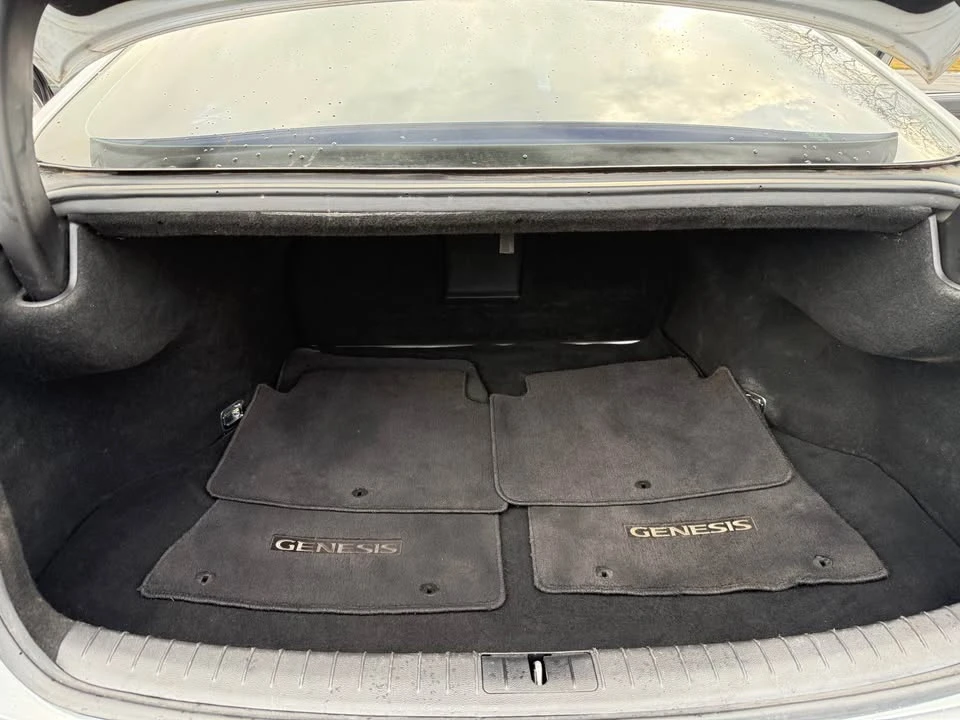 2015 Hyundai Genesis - Image 13 of 20