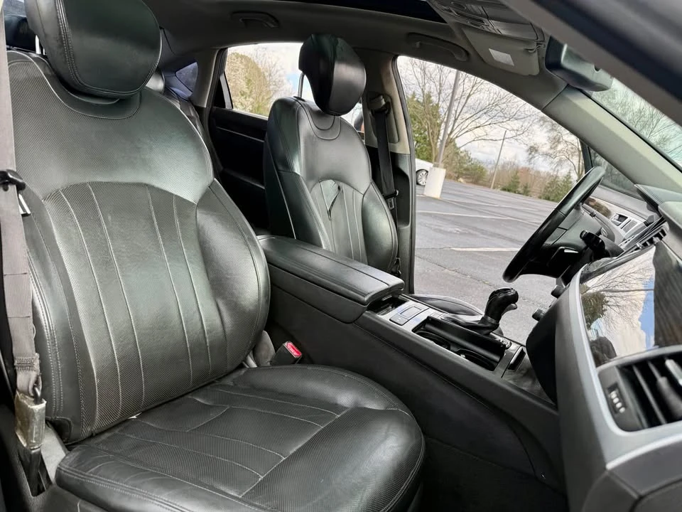 2015 Hyundai Genesis - Image 17 of 20