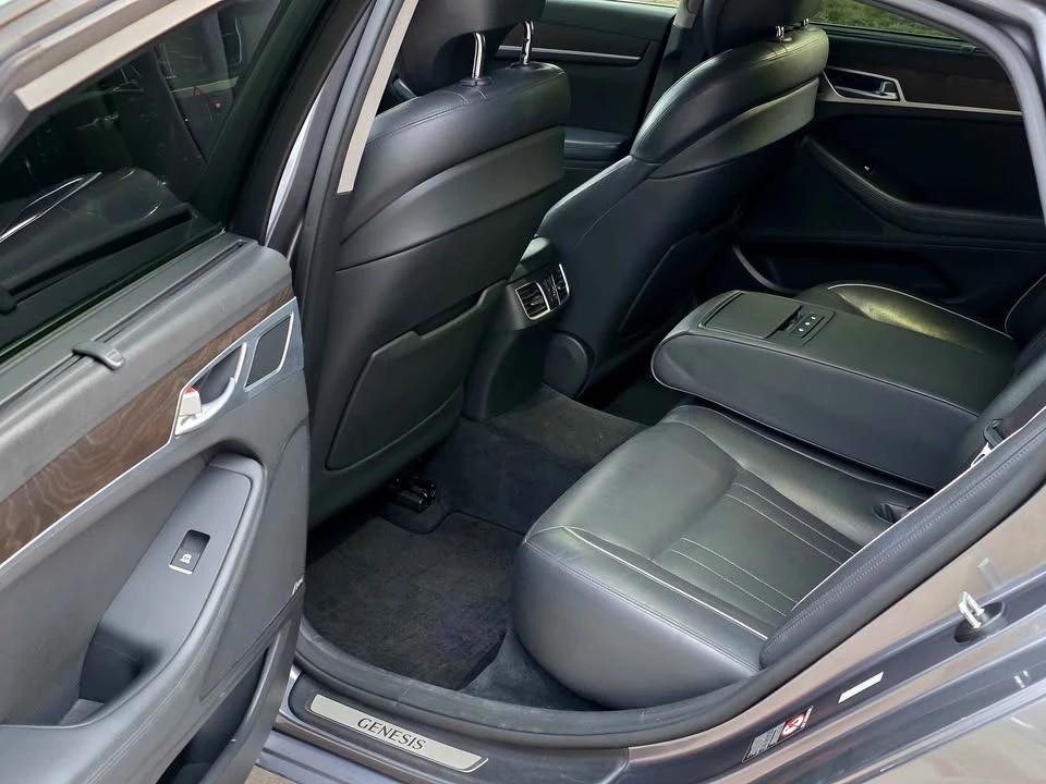 2015 Hyundai Genesis - Image 12 of 20