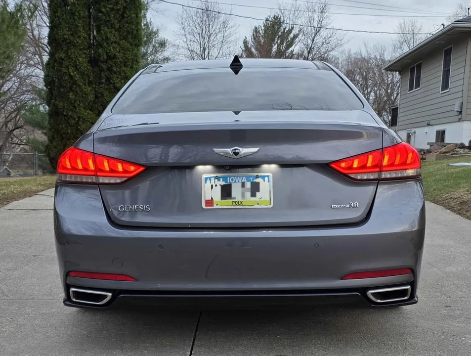 2015 Hyundai Genesis - Image 8 of 20