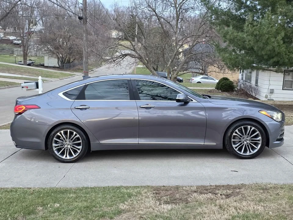 2015 Hyundai Genesis - Image 7 of 20