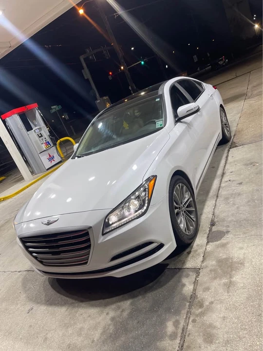 2015 Hyundai Genesis - Image 2 of 9