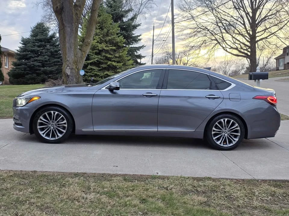2015 Hyundai Genesis - Image 9 of 20