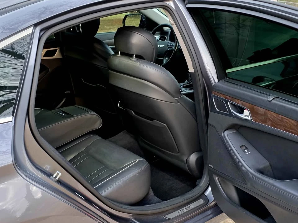 2015 Hyundai Genesis - Image 14 of 20
