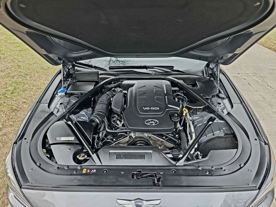 2015 Hyundai Genesis - Image 10 of 20