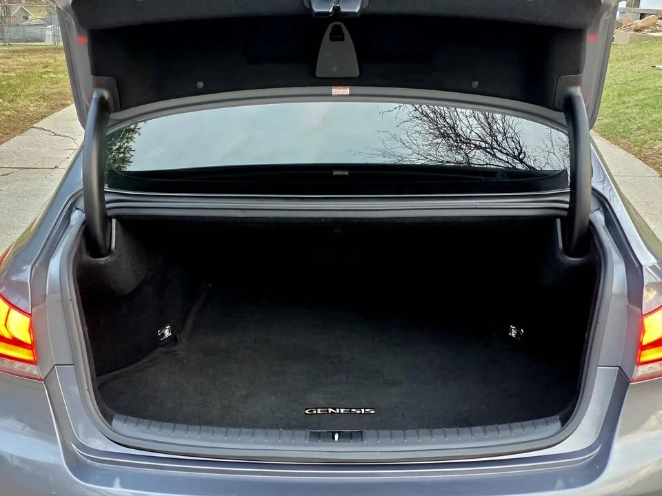 2015 Hyundai Genesis - Image 15 of 20