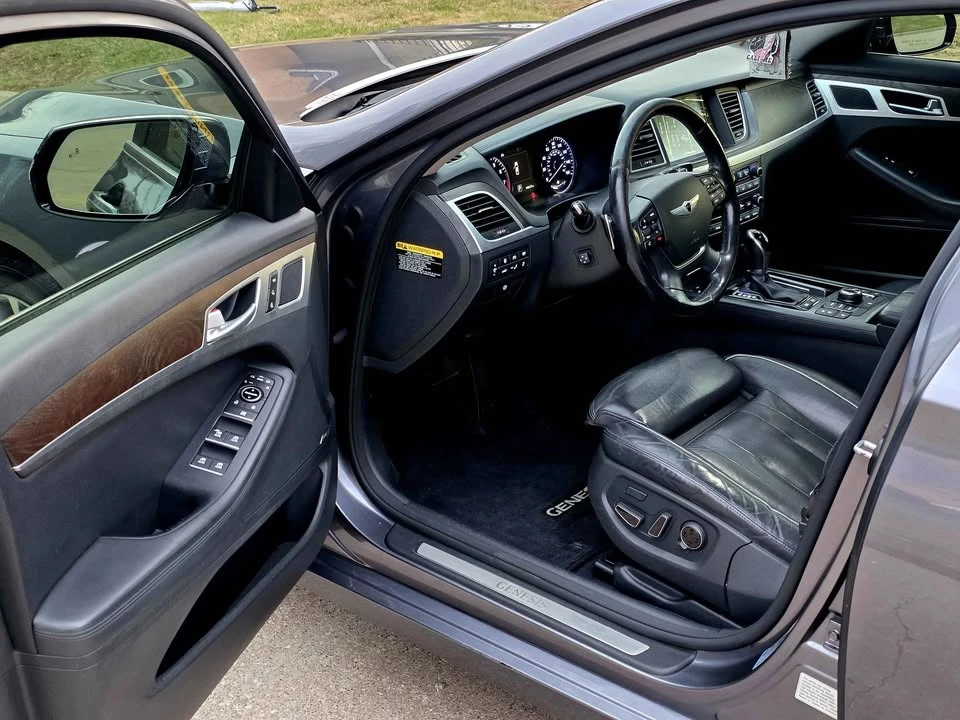 2015 Hyundai Genesis - Image 11 of 20