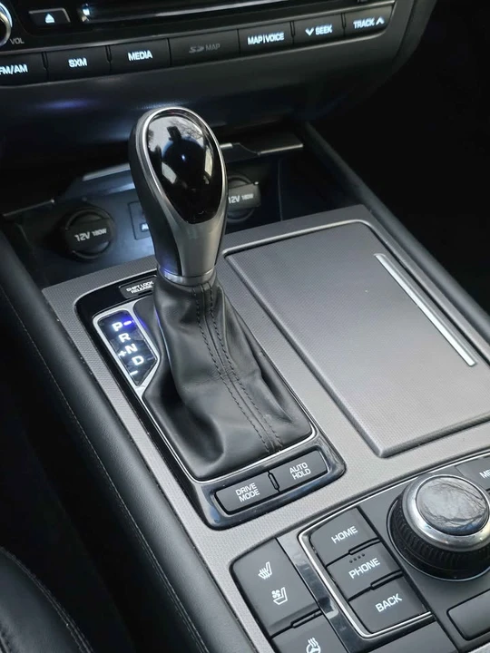 2015 Hyundai Genesis - Image 19 of 20
