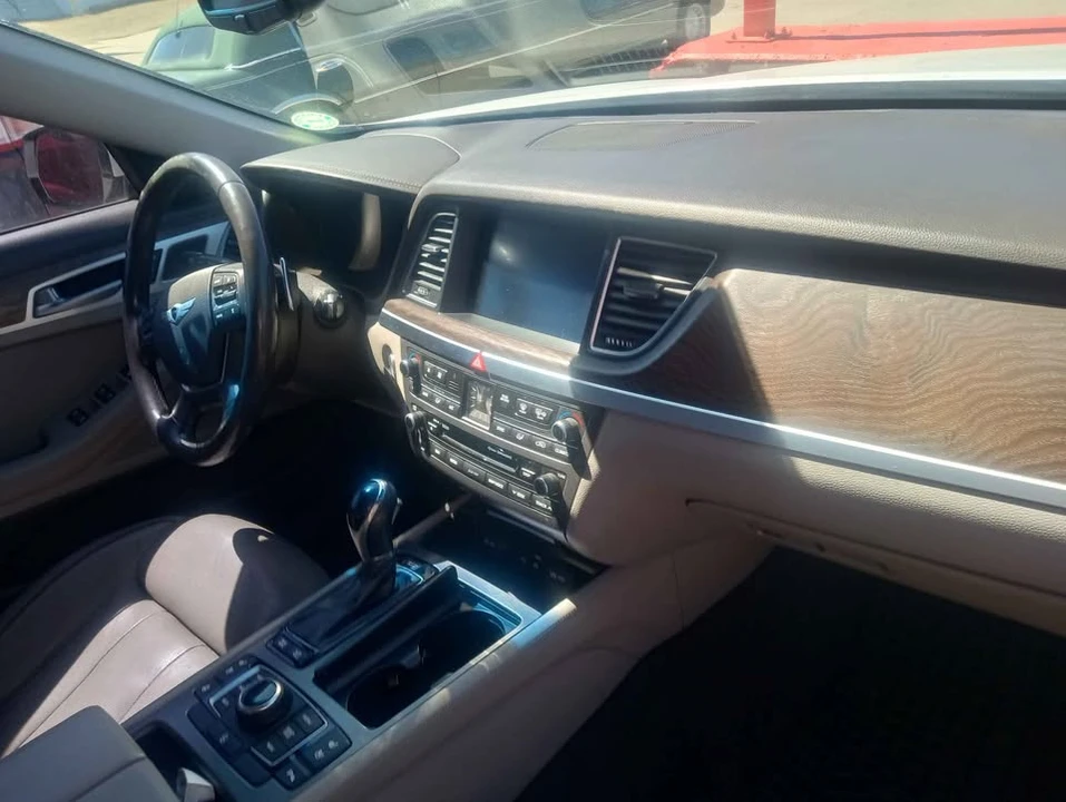 2015 Hyundai Genesis - Image 5 of 7