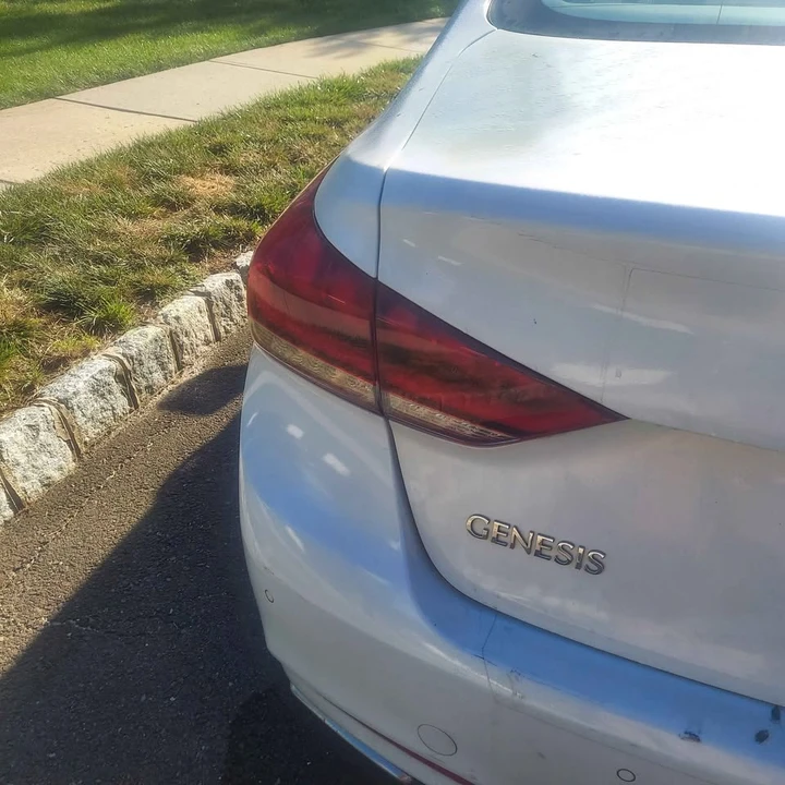 2015 Hyundai Genesis - Image 4 of 19