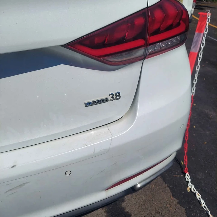 2015 Hyundai Genesis - Image 17 of 19