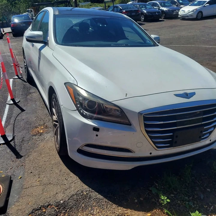 2015 Hyundai Genesis - Image 15 of 19
